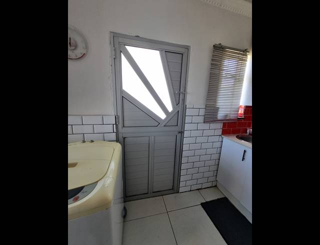 3 BEDROOM FREEHOLD FOR SALE IN SCHEEPERSHOOGTE